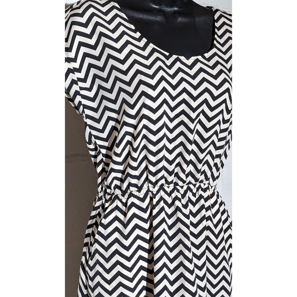 Candie's Chevron Print Dress Black White Cap Sleeve Casual Mini Dress Small - Picture 2 of 6